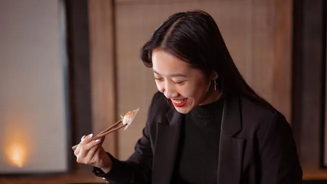 Ciri Kepribadian Orang yang Hobi Coba Restoran Baru