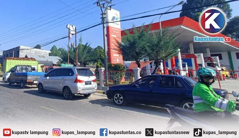 Antrean Panjang BBM di SPBU Kembahang, Warga Minta Solusi dari Pertamina