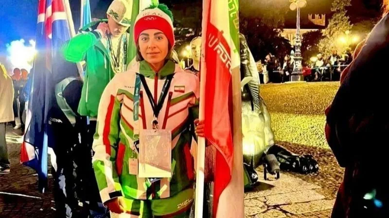 Sadaf Saveh Shembshki Bawa Bendera Iran di Upacara Penutupan Olimpiade Musim Dingin 2026