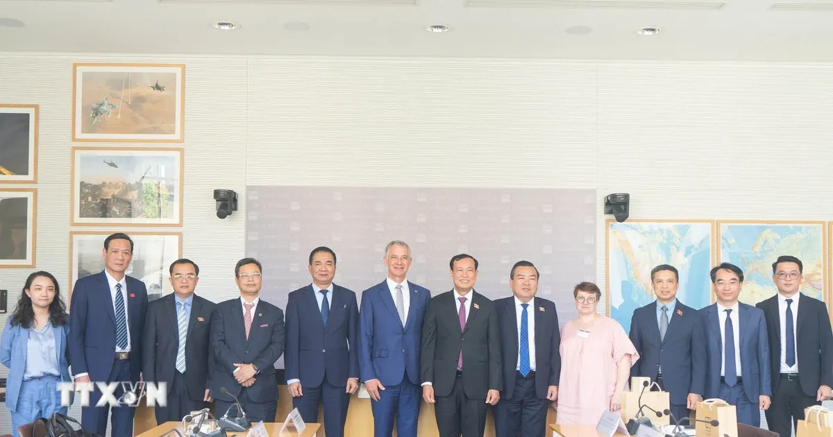 Vietnam dan Prancis Perkuat Kerja Sama Pertahanan dan Keamanan