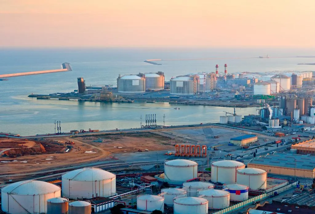 Jepang Pertimbangkan Penjualan Saham Proyek LNG di Asia-Pasifik