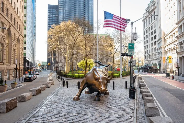 Anjloknya Saham Teknologi dan Keuangan Tekan Wall Street
