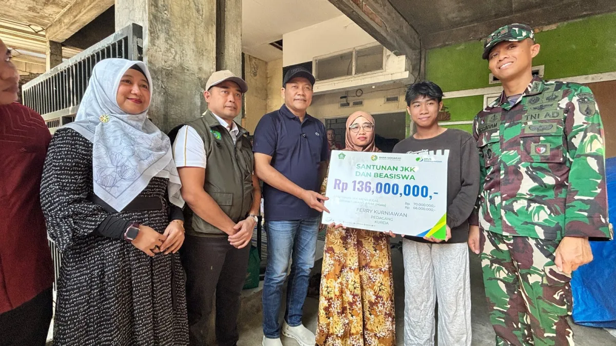 Ahli Waris Pedagang Korban Kecelakaan Terima Santunan Rp136 Juta dari Bupati Sidoarjo