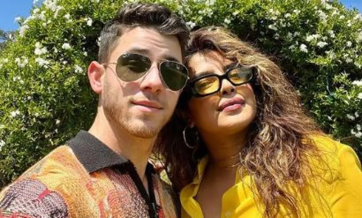 Priyanka Chopra: Nick Jonas Lebih Tahu Gosip Bollywood Daripada Saya