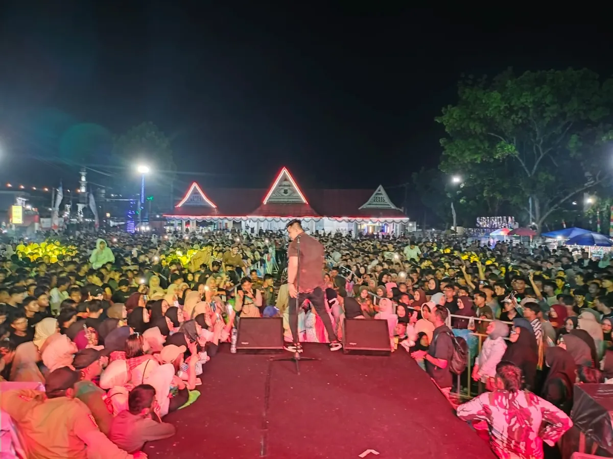 Penampilan Jen Manurung Meriahkan Peringatan HUT ke-19 Kabupaten Padanglawas